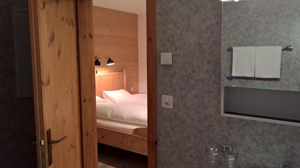 B&B Chasa Arfusch Ardez Bagian luar foto