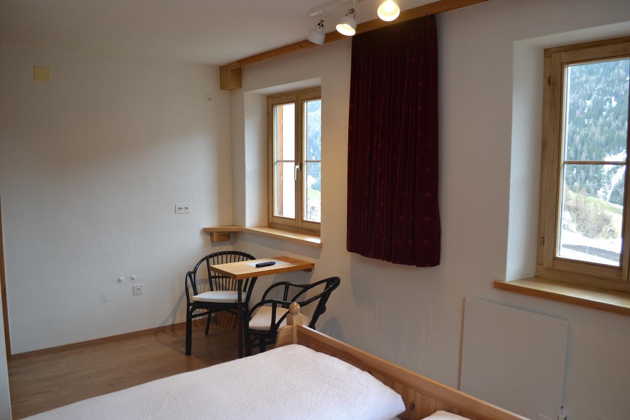 B&B Chasa Arfusch Ardez Bagian luar foto