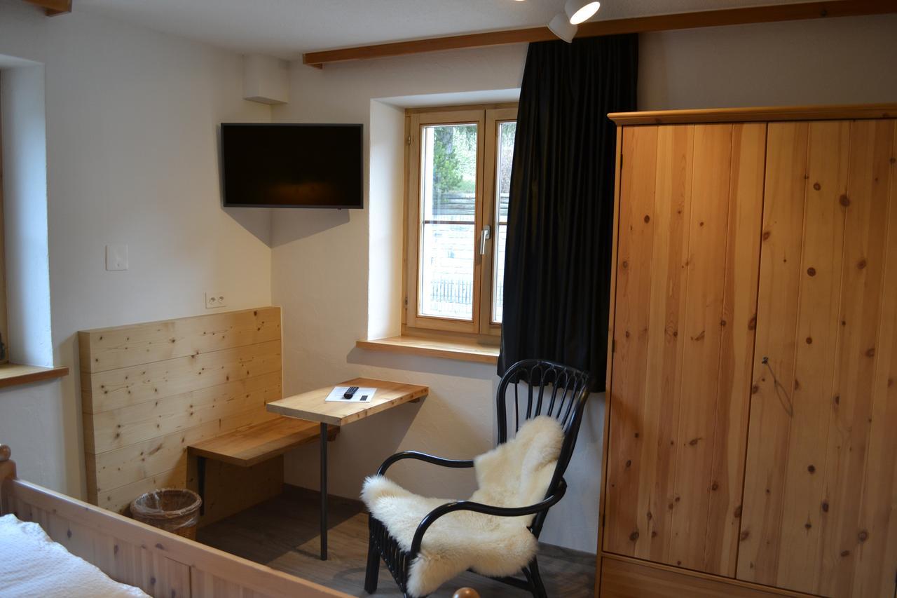 B&B Chasa Arfusch Ardez Bagian luar foto